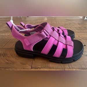 NWT‎ UGG Ashton multi-strap sandal - Size 6